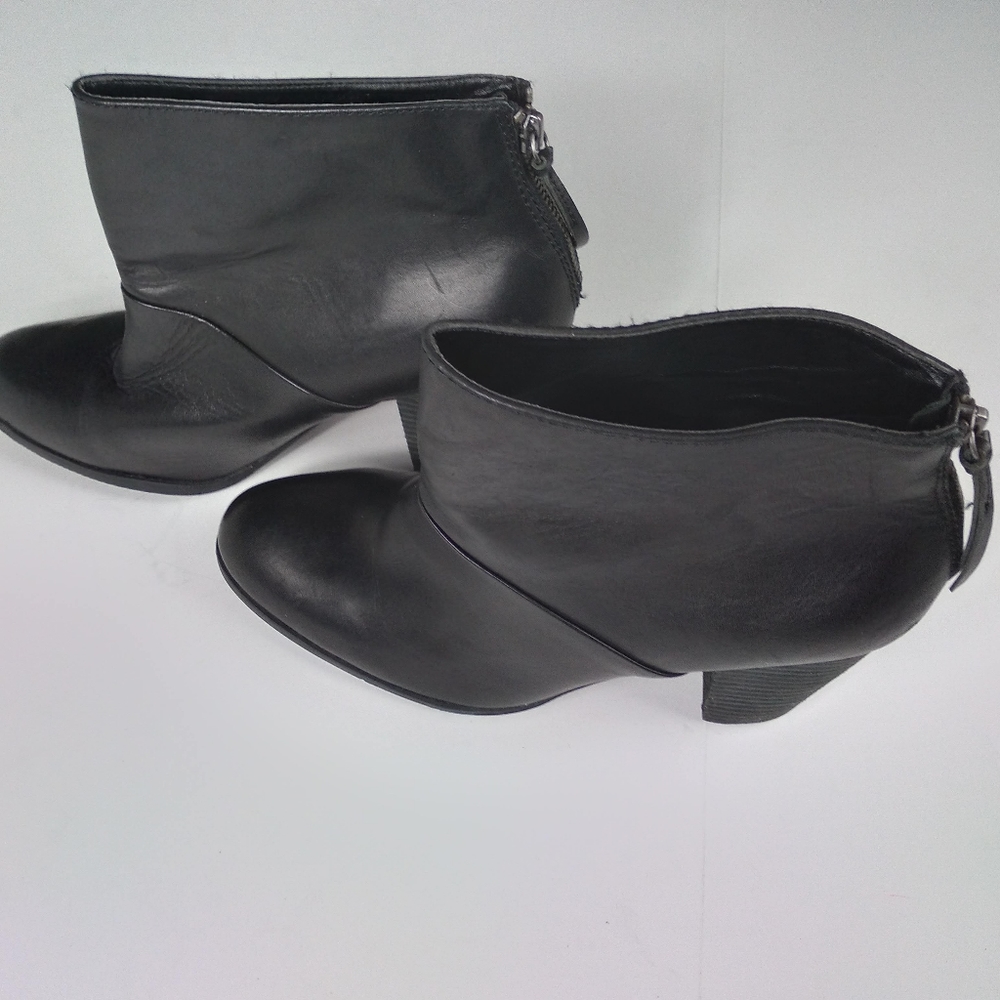 Luxe size 11 black leather above the ankle boots.